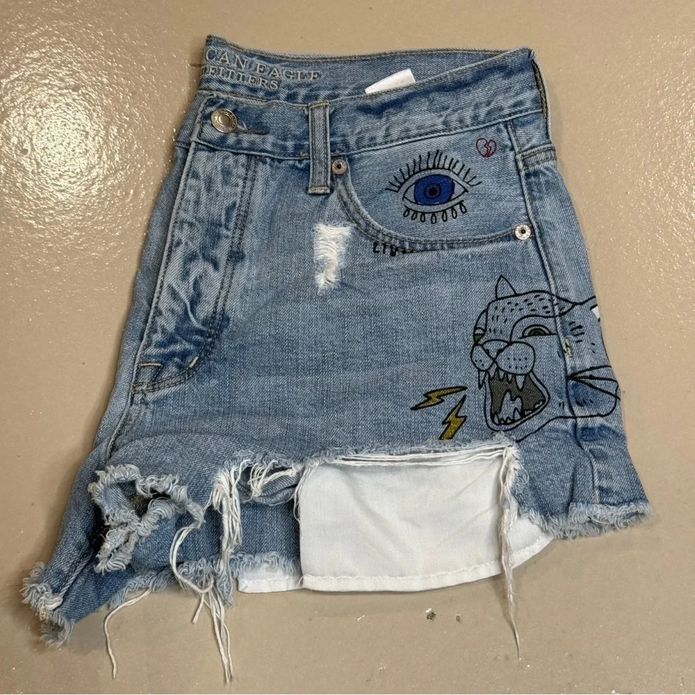 Vintage American Eagle graffiti shorts High waist light wash Women’s Size 12
